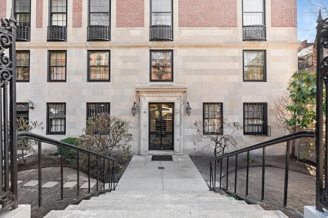 property entrance featuring stone siding