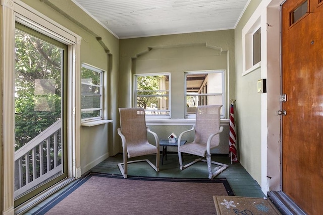 466 Lincoln St, Marlborough, MA 01752 - sunroom / solarium with crown molding