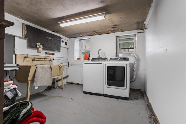 466 Lincoln St, Marlborough, MA 01752 - laundry room with washing machine and clothes dryer