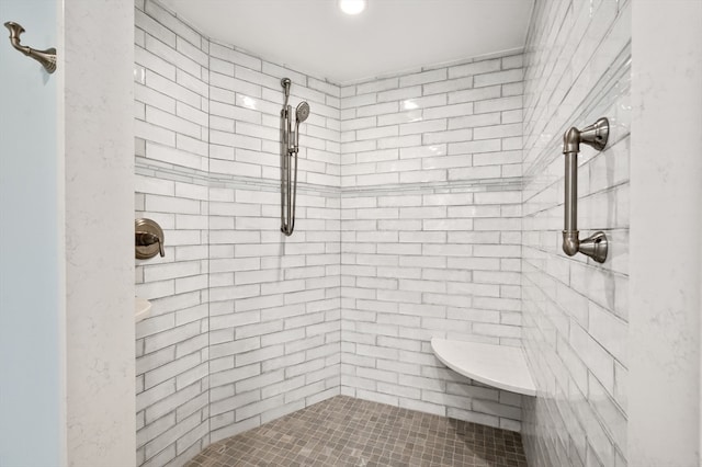 bathroom featuring tiled shower