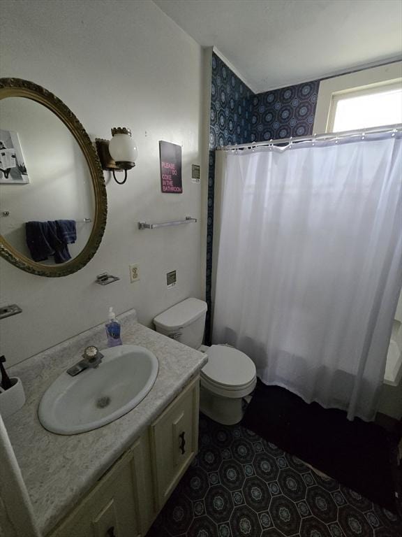 bathroom with vanity, toilet, and curtained shower
