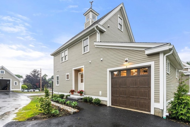 view of front facade featuring a garage