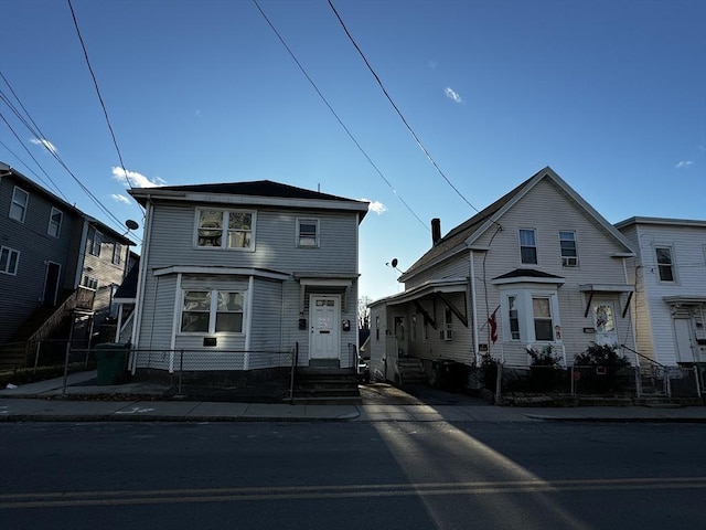 view of front property