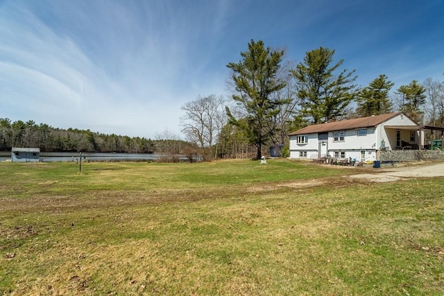 view of yard featuring a water view