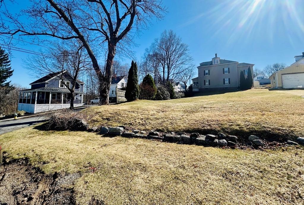 5 Richman St, Clinton, MA 01510