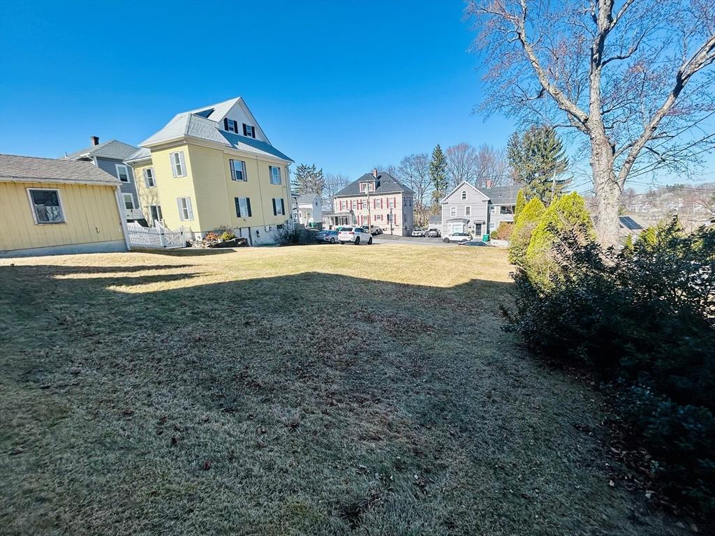 5 Richman St, Clinton, MA 01510