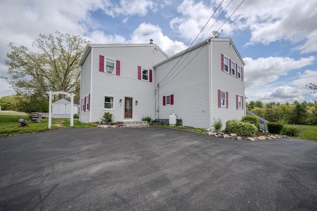 342 Townsend Rd, Groton, MA 01450 - view of front facade featuring driveway