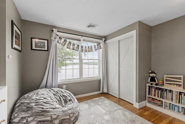 4 Elizabeth Rd, Hudson, MA 01749 - sitting room featuring wood finished floors and baseboards