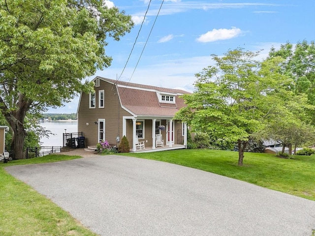 4 Elizabeth Rd, Hudson, MA 01749 - dutch colonial with a gambrel roof, a porch, a water view, driveway, and a shingled roof