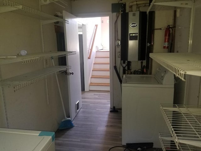 65 Reservoir St Unit 65, Holden, MA 01520 - washroom featuring washer / dryer and wood finished floors