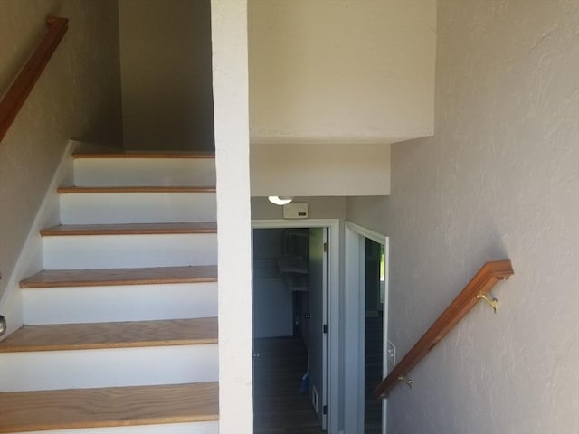 65 Reservoir St Unit 65, Holden, MA 01520 - stairs featuring a textured wall
