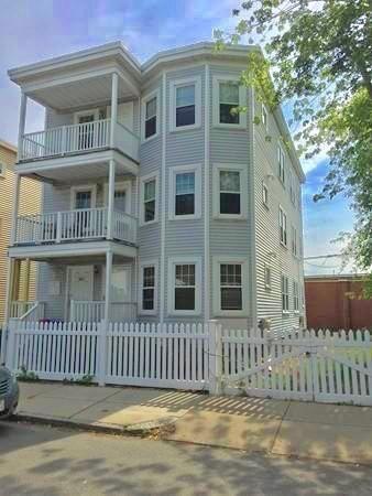 view of front of property with a fenced front yard