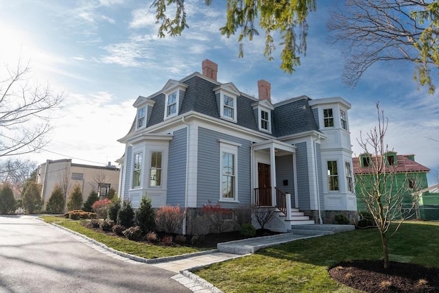 view of front of house with a front yard