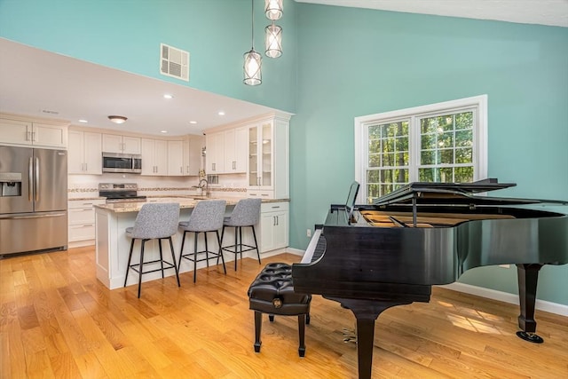 706 Ridgefield Cir Unit A, Clinton, MA 01510 - sitting room with light wood-style floors, recessed lighting, and a high ceiling