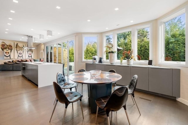 dining space with sink and light hardwood / wood-style floors