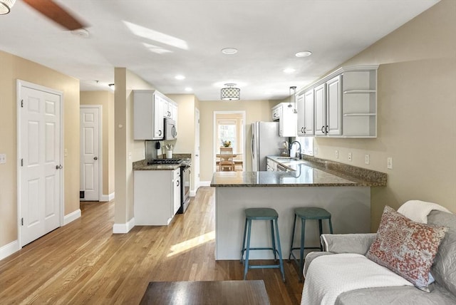 20 Copper Lantern Ln Unit 20, Carver, MA 02330 - kitchen featuring stainless steel appliances, a peninsula, baseboards, wood finished floors, and recessed lighting