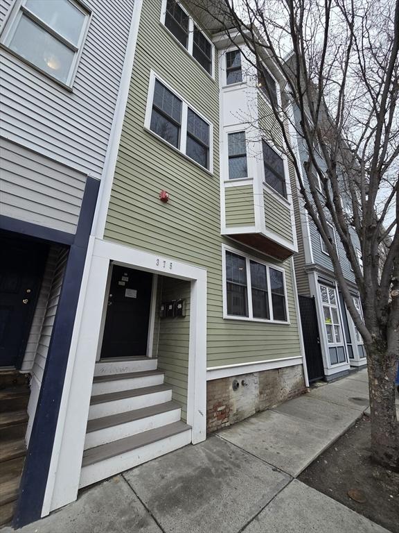 375 Dorchester St Unit 3, Boston, MA 02127