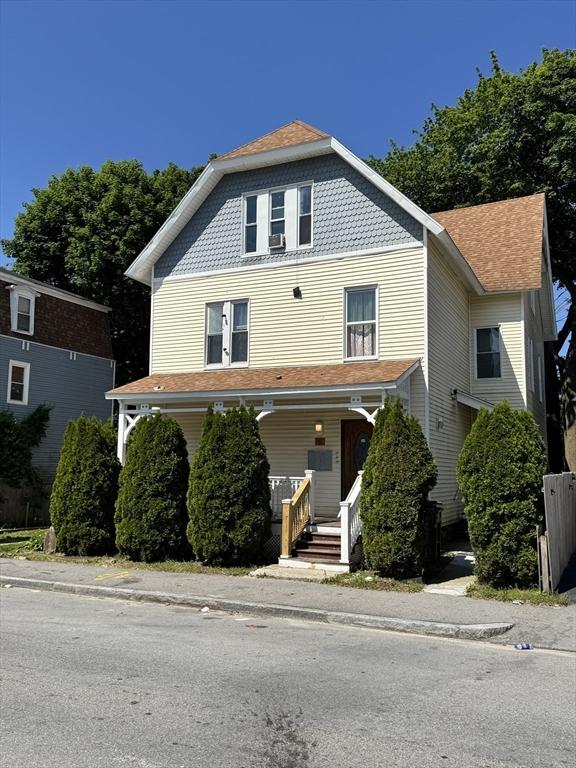 15 Russell St, Worcester, MA 01609 - view of front of house featuring covered porch