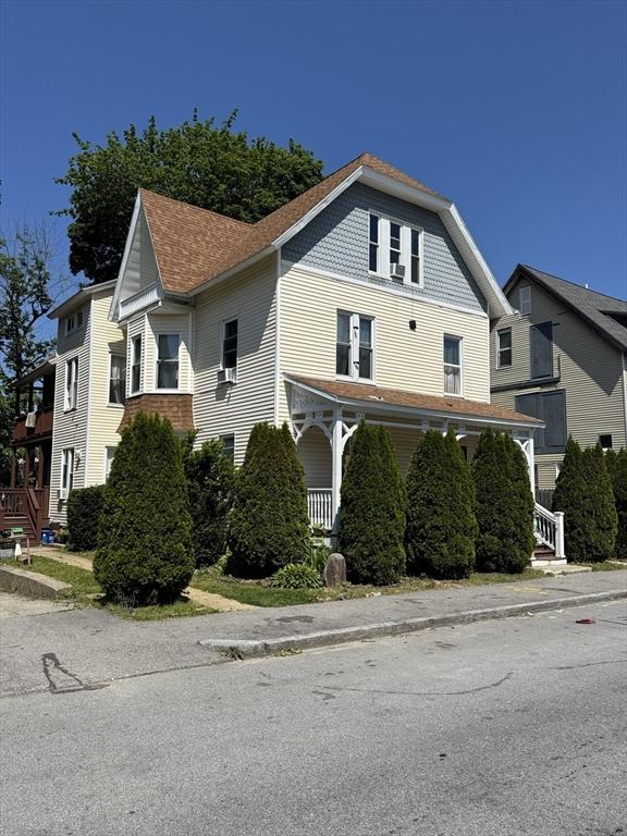15 Russell St, Worcester, MA 01609 - view of home's exterior featuring a porch
