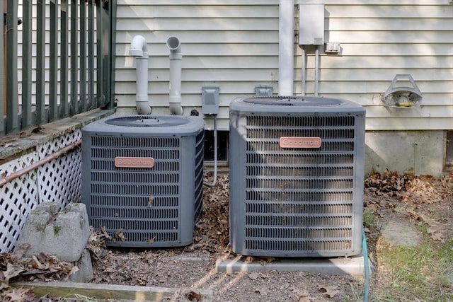 50 Kienia Rd, Hudson, NH 03051 - exterior view of central air condition unit