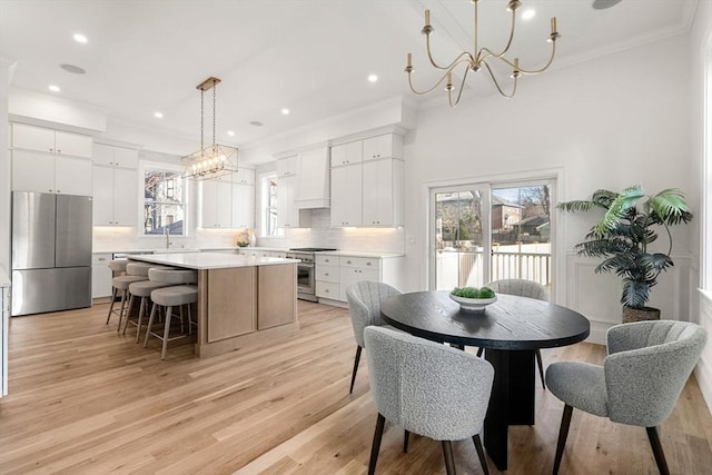 dining room featuring light hardwood / wood-style floors and ornamental molding