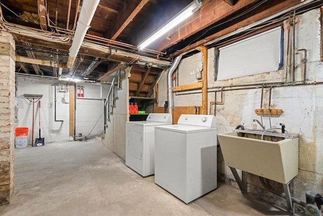 washroom featuring laundry area, a sink, and independent washer and dryer