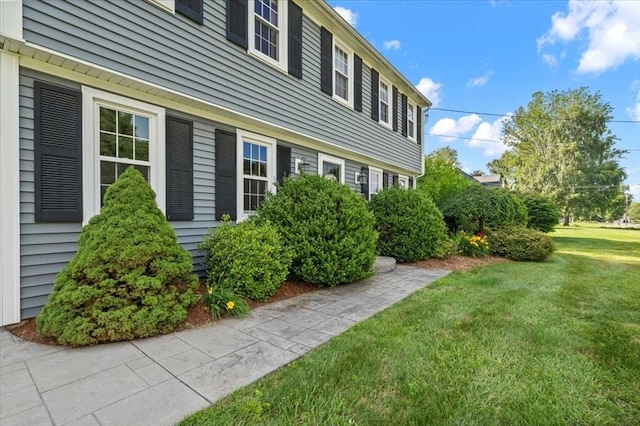 7 Scenic Dr, Wilbraham, MA 01095 - view of side of property featuring a lawn