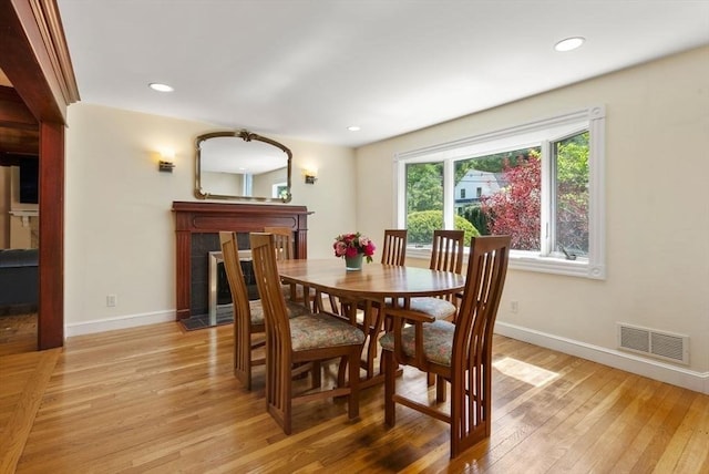 dining area with light wood finished floors, baseboards, and recessed lighting