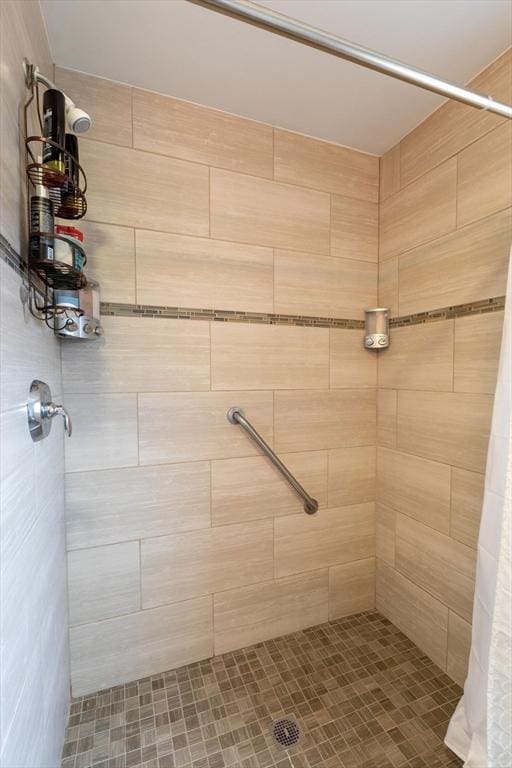 225 Salem Rd, Dracut, MA 01826 - full bathroom with a tile shower