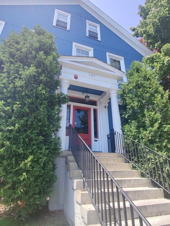 view of front of property with covered porch