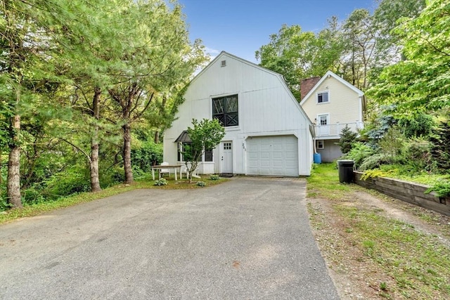 2 Clover Hill Rd, Acton, MA 01720 - view of front of house featuring a gambrel roof and driveway