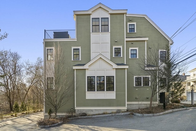 exterior space featuring a balcony