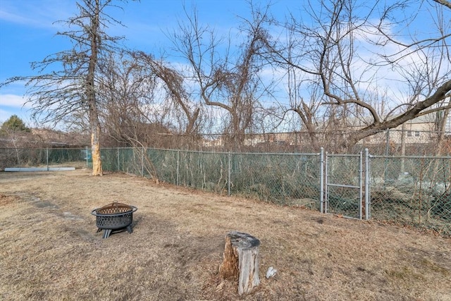 view of yard featuring a fire pit