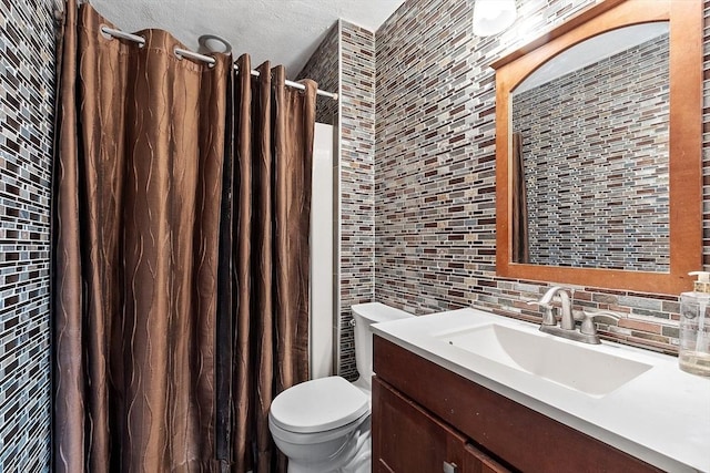 5 Thomas St Unit P17, Saugus, MA 01906 - bathroom featuring tile walls, vanity, curtained shower, and backsplash