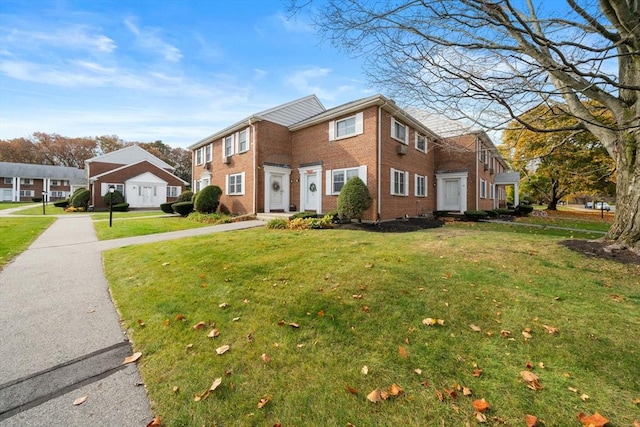 view of front of home featuring a front yard