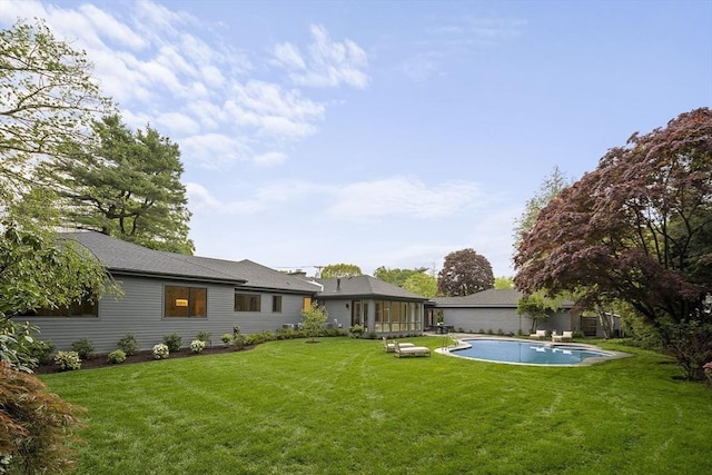 view of green lawn
