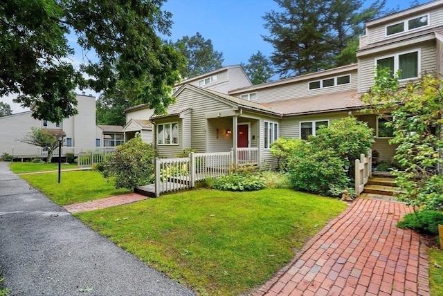 view of front facade with a front lawn