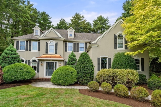 view of front of home with a front lawn