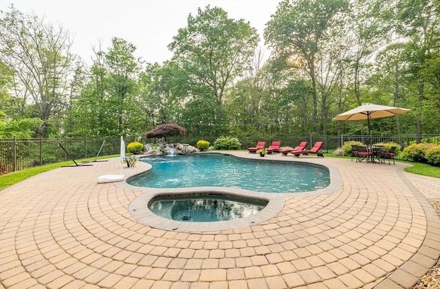 29 Hoveys Pond Dr, Boxford, MA 01921 - view of swimming pool with an in-ground hot tub, a patio, and view of wooded area