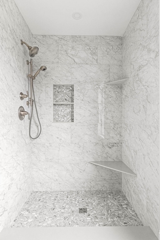 bathroom featuring a tile shower