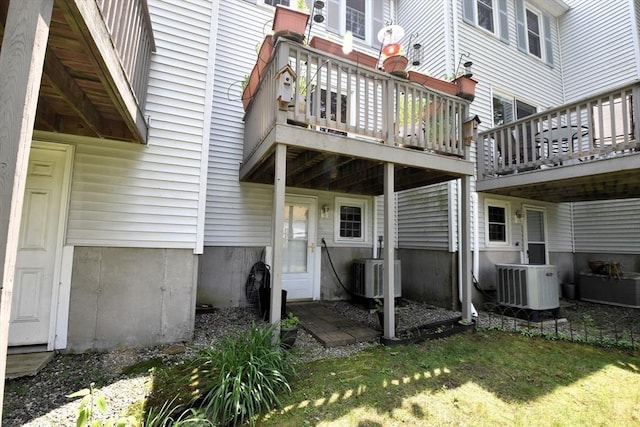 251 Sunderland Rd Unit 251, Worcester, MA 01604 - back of property featuring a deck