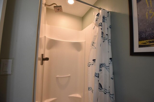 251 Sunderland Rd Unit 251, Worcester, MA 01604 - bathroom with a shower with curtain
