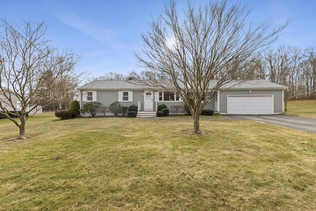 view of front of house featuring a front lawn and a garage