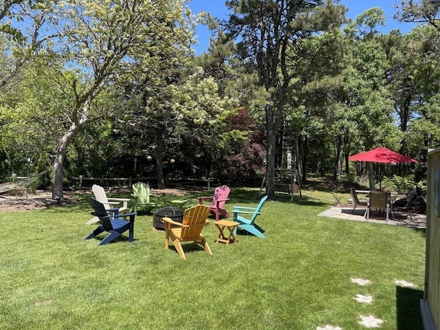 view of yard with a fire pit