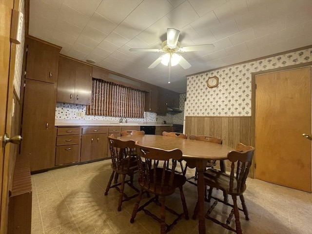 dining room featuring ceiling fan and sink