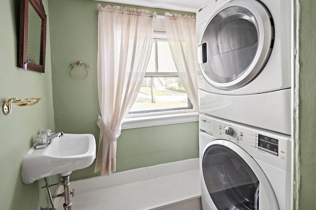 6 Francis Circuit Unit 6, Winchester, MA 01890 - laundry area with stacked washing machine and dryer