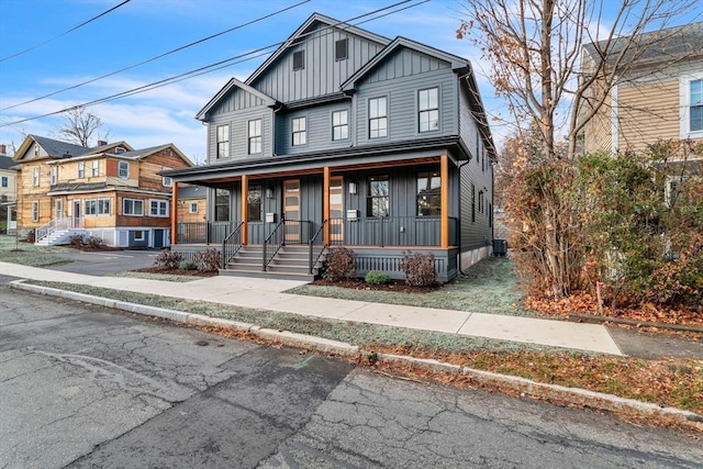 view of front of home featuring a porch