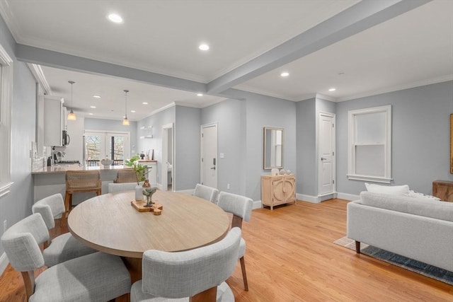 dining space with light wood-style floors, baseboards, ornamental molding, and recessed lighting