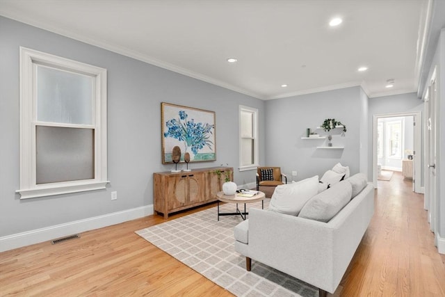 living room with recessed lighting, baseboards, visible vents, and wood finished floors