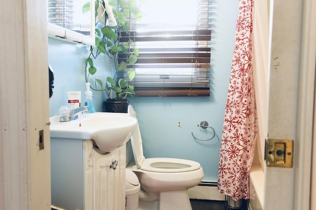 bathroom featuring shower / bath combo with shower curtain and toilet